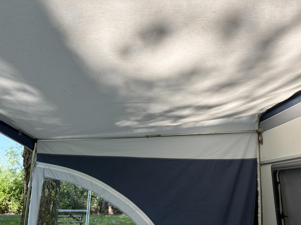 Caravanluifel met stalen frame