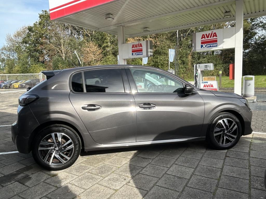 Peugeot 208 1.2 puretech 100pk eat8 allure pack 3d cockpit | apple carplay 