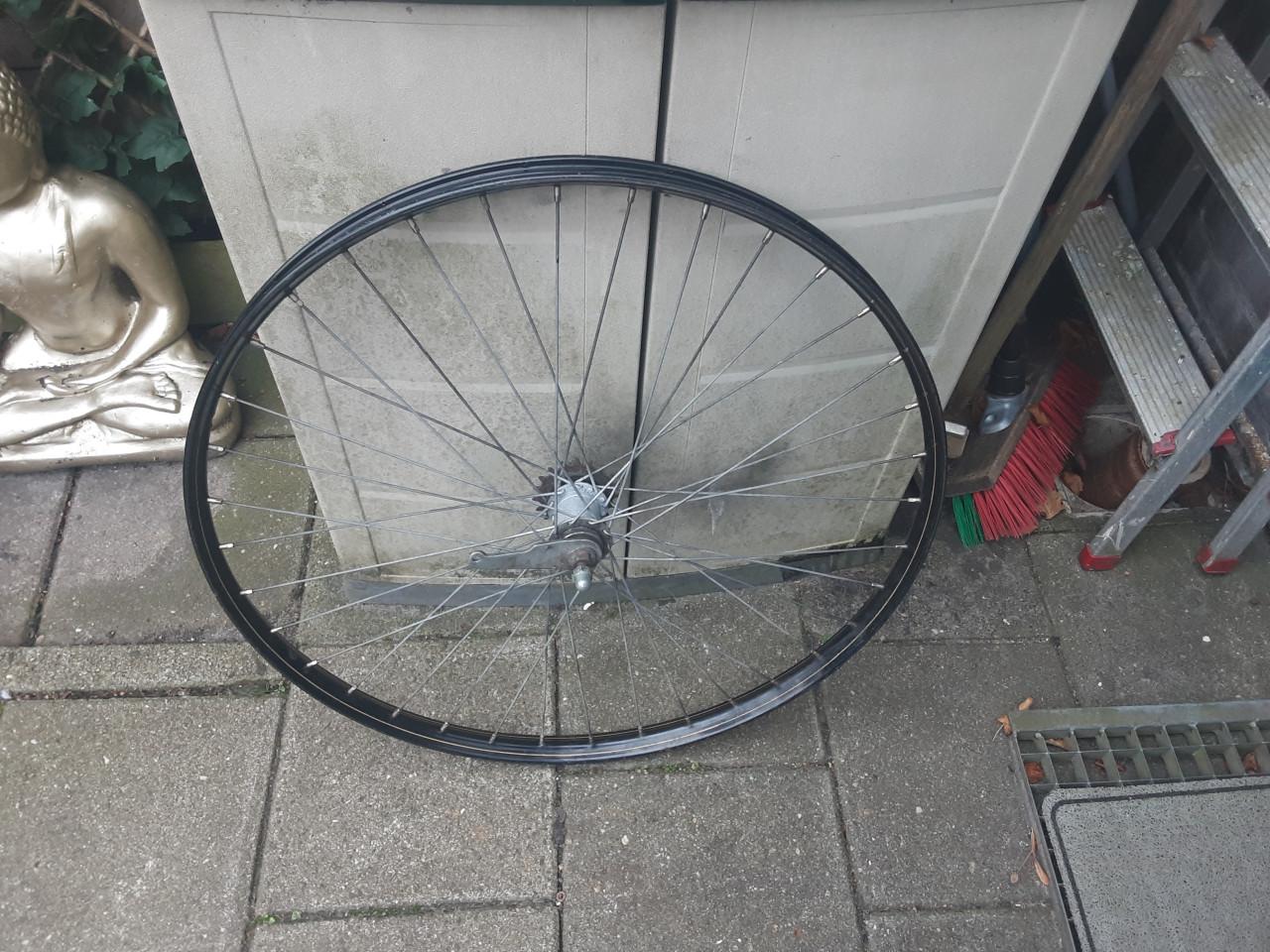 Set 28 1/2 inch omafiets wielen met terugtraprem