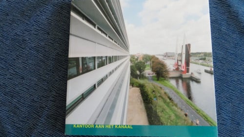Kantoor aan het kanaal Van zwembad tot kantoor Poelendaele -Middelburg