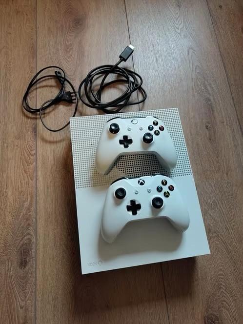 Xbox One + 2 controllers + enkele games