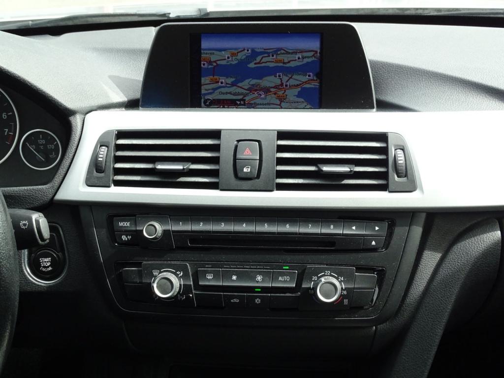 BMW 3-serie 320i executive automaat | 18" | afn. trekhaak | bluetooth