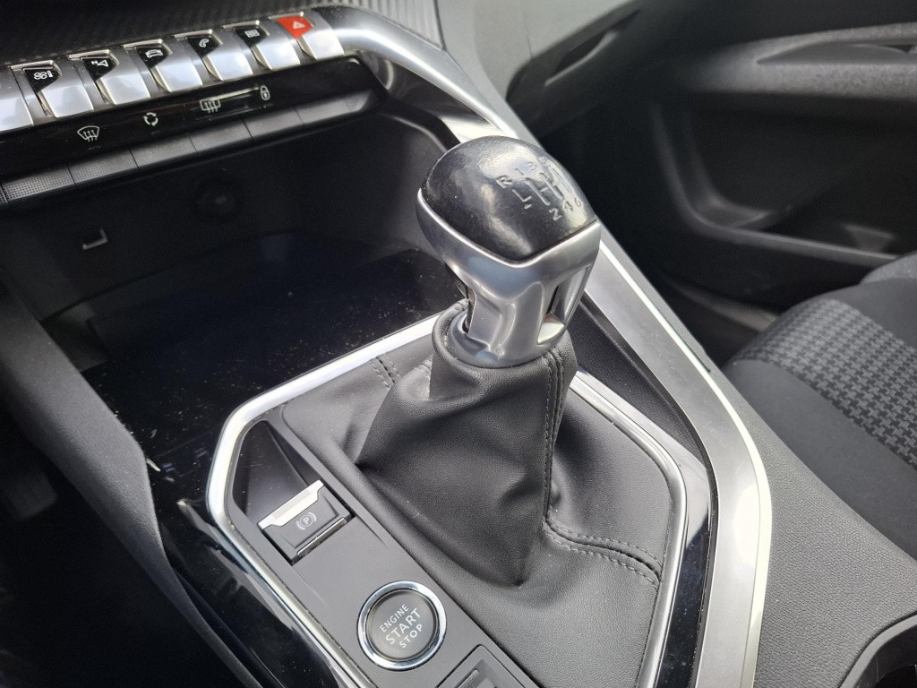 Peugeot 3008 suv 130 active pack navi/clima/cam