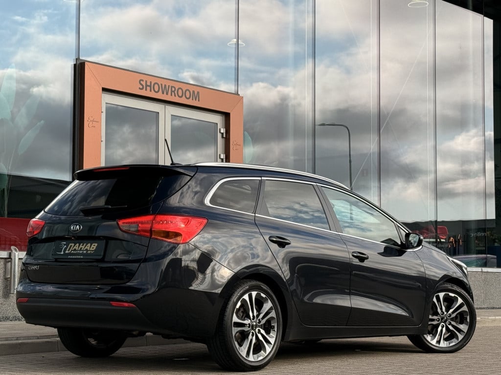 Kia Cee'd sportswagon 1.6 gdi businessline | pano | leder | stoel/stuur ver