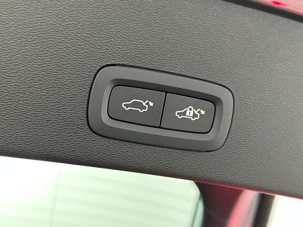 Volvo Ec40 extended range plus dark