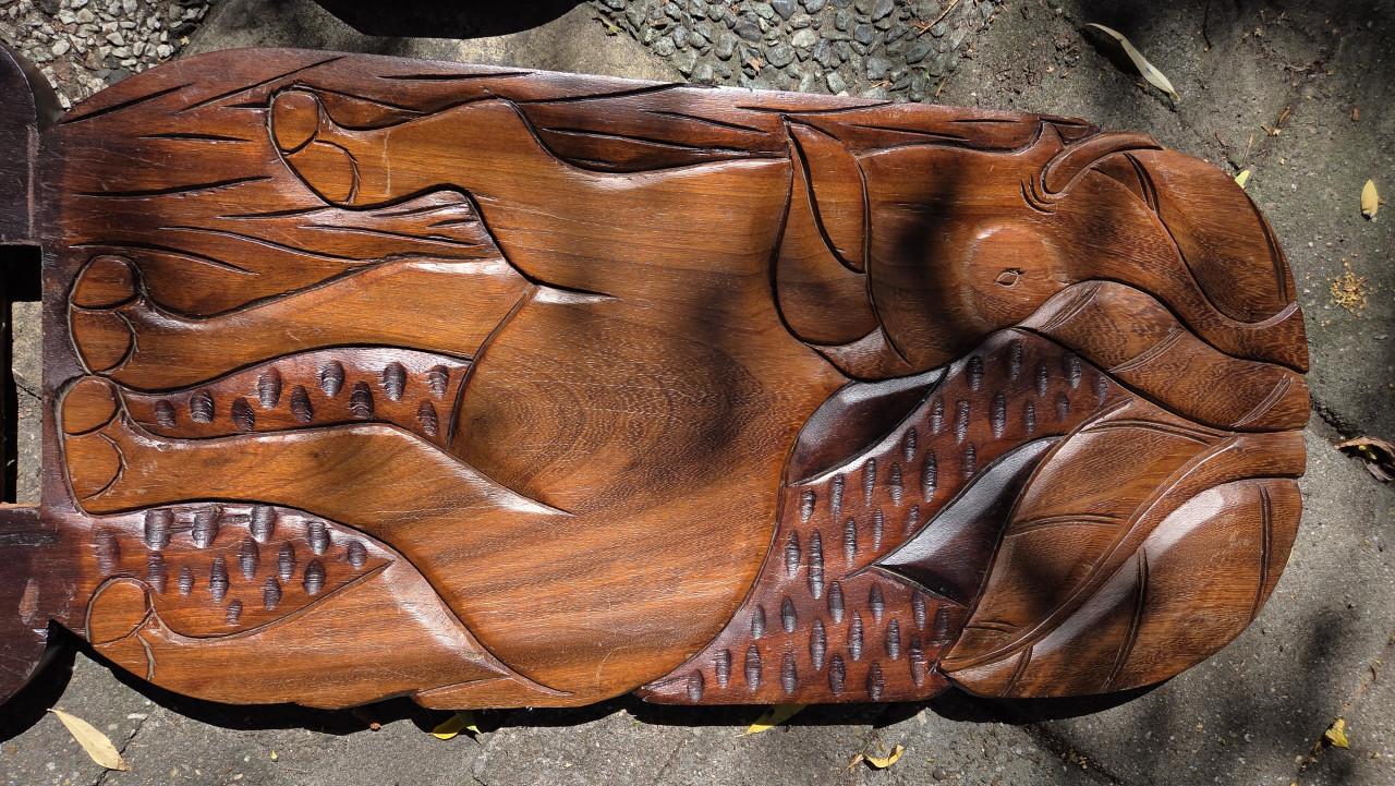 Houten stoelen met sculpturen - Uniek!