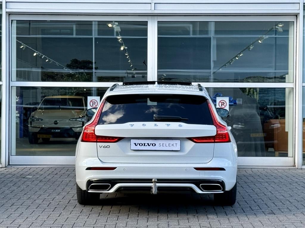 Volvo V60 t6 340pk recharge r-design| panodak| adap.cruise| 360camera| awd