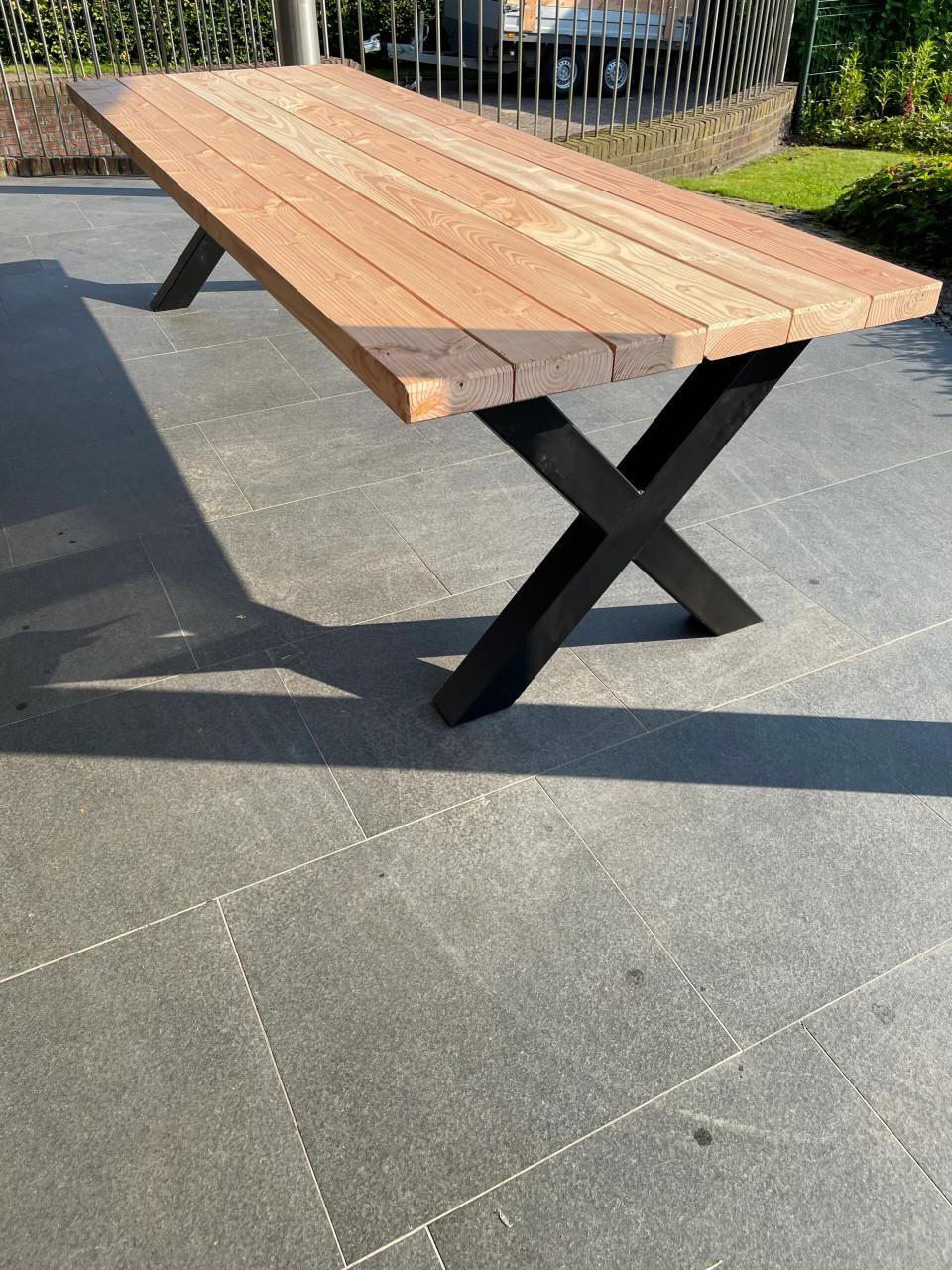 NIEUWE DOUGLAS TUINTAFEL 250/300 CM MET STALEN X POTEN