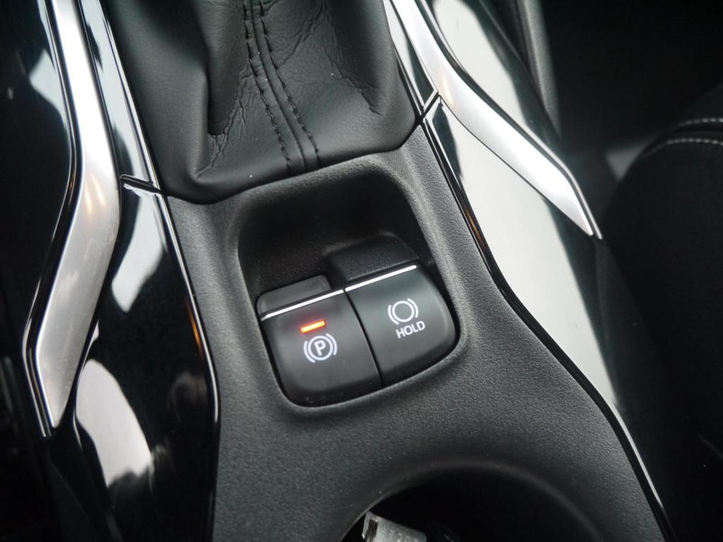 Toyota Corolla 1.8 hybrid dynamic|rijklaar