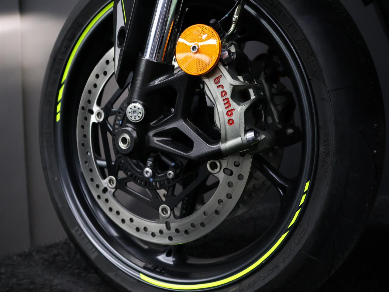 STREET TRIPLE RS | Phantom Black