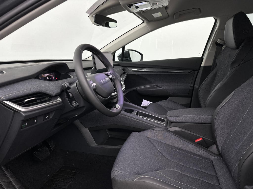 Skoda Elroq business edition tour elektromotor 210 kw / 286 pk