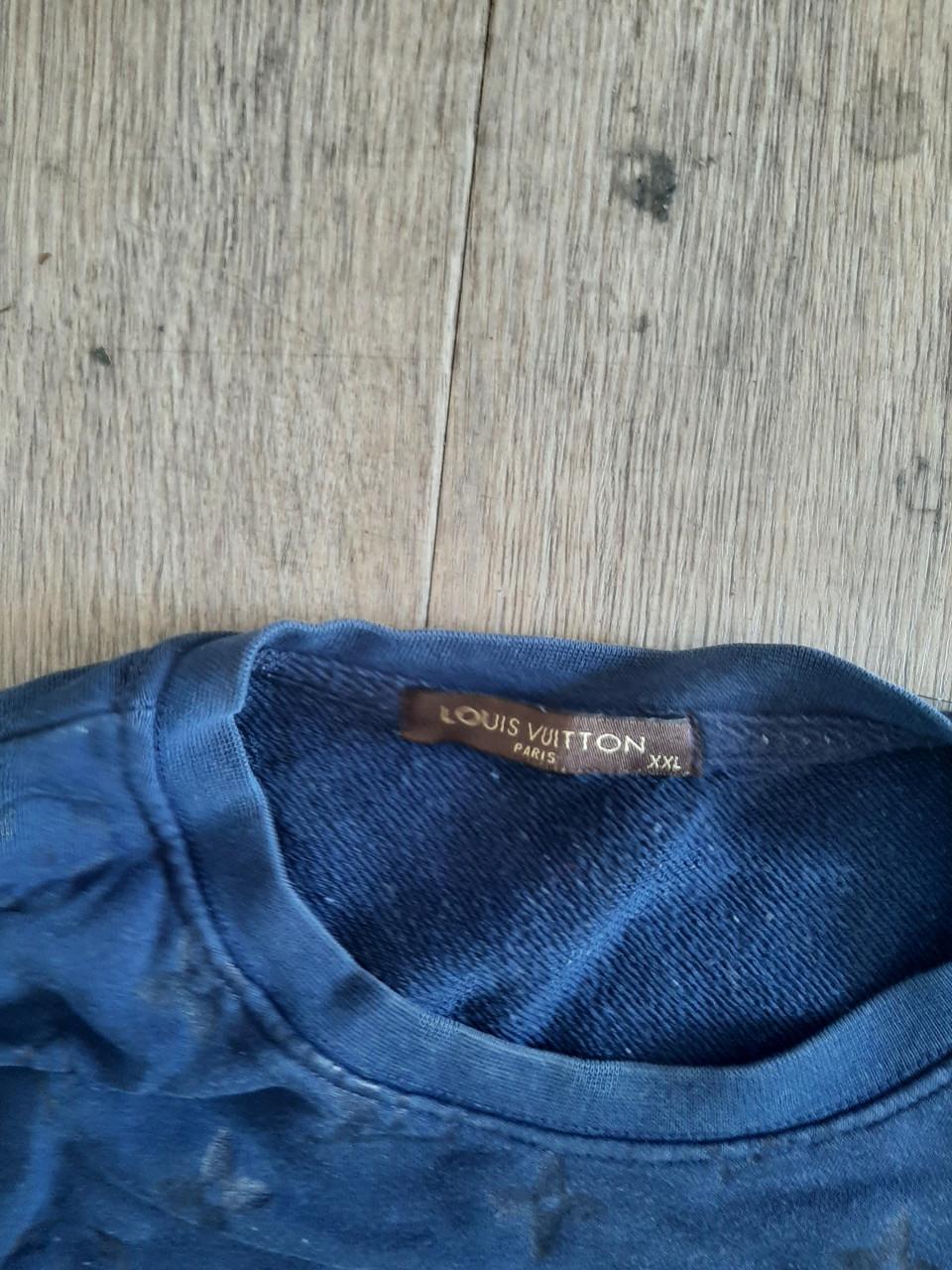 Lte koop louisvuitton trui >niet echt< xxl