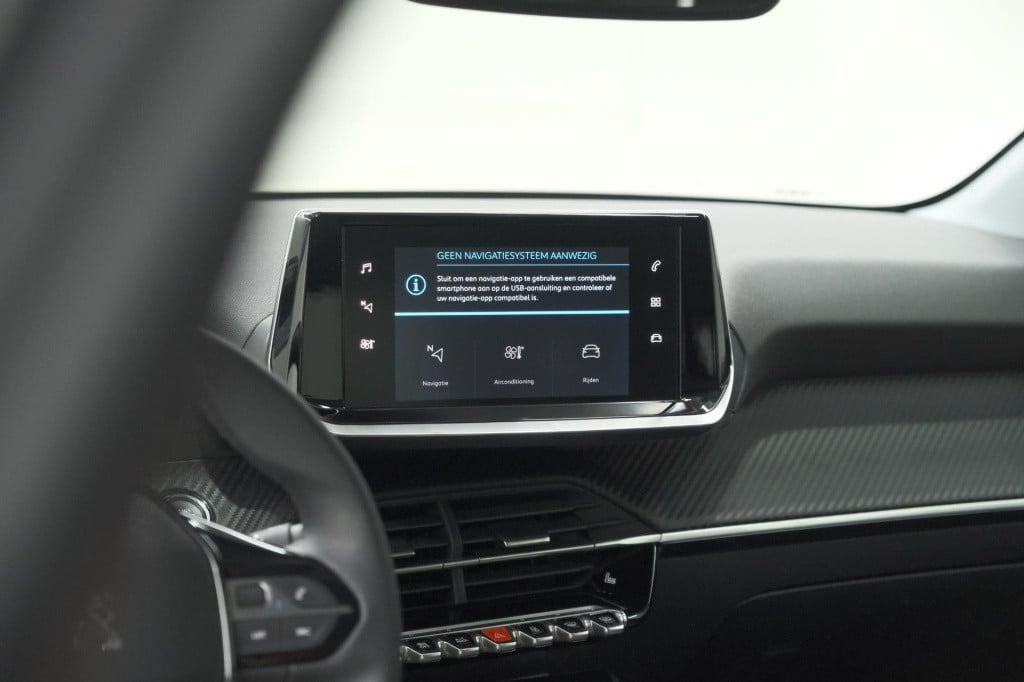 Peugeot 208 puretech 100 allure pack | camera | apple carplay | stoelverwar