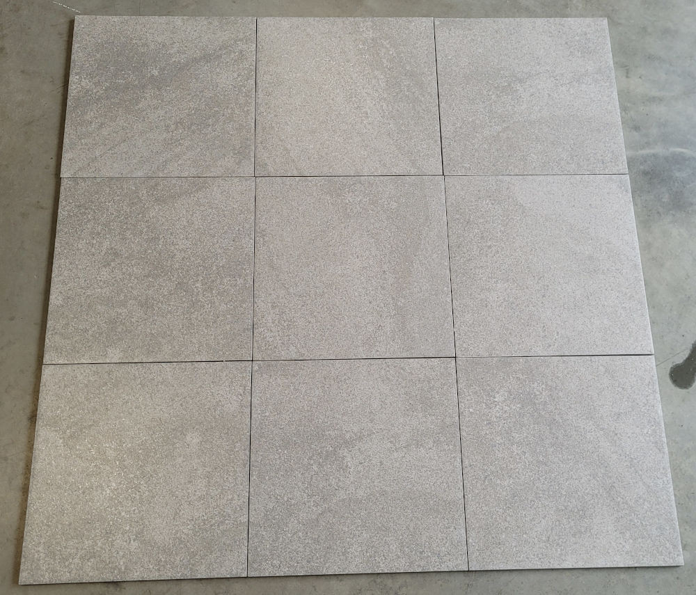 3030-92 ca 7 m² betonlook tegels, 30X30 cm grijs gemeleerd