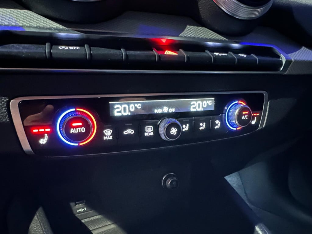 Audi Q2 35 tfsi business edition *navi*led*leer*trekhaak*