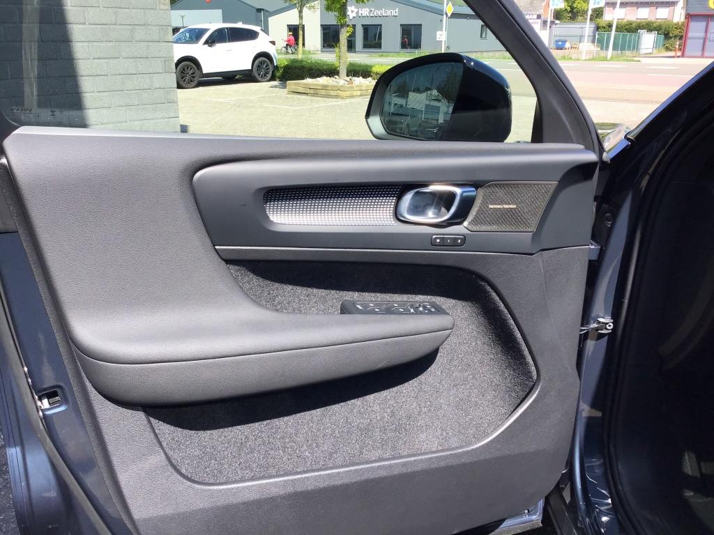 Volvo Ex40 extended range ultra dark europa