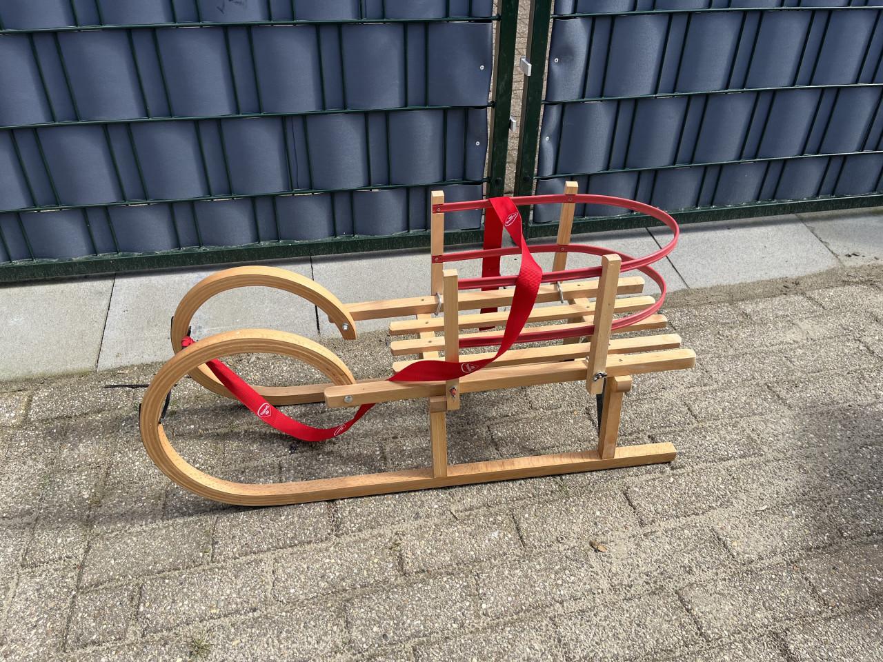 Slee met rugleuning model Rodel