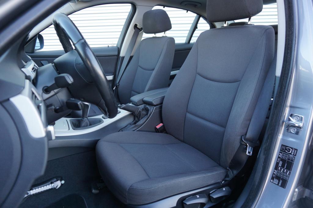 BMW 3-serie 318i business line climate / navi / cruise / pano / elektr. ram