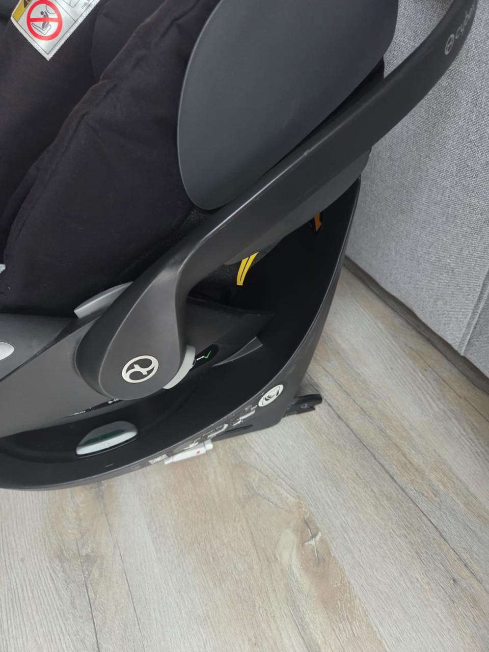 Te koop 2 Draaibare autostoeltjes in zeer goede staat van 0 t/m 4 jaar