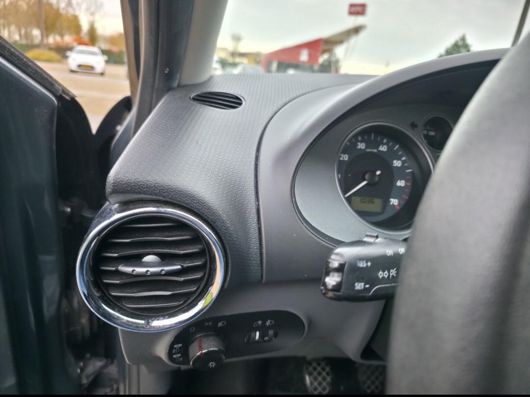 Seat Ibiza 5drs airco cruise 17 inch velgen met pirelli sportbanden