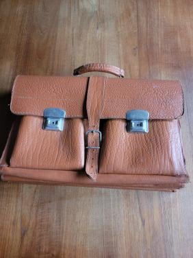 Vintage lederen schooltas uit 1981