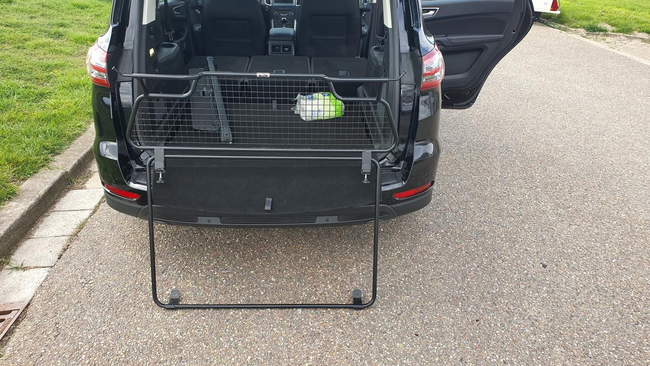 Hondenrek voor in een auto