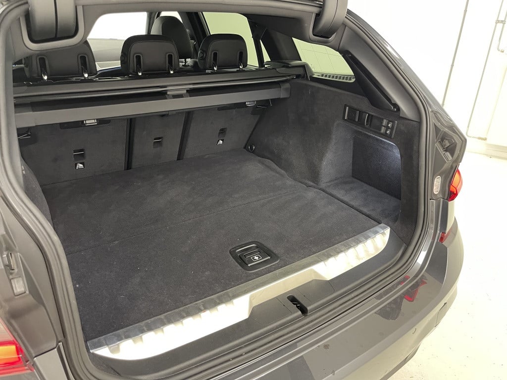 BMW 3-serie touring 330e xdrive m-sport | adaptief cc | panoramadak | trekh