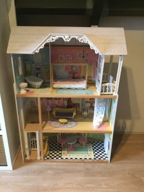 Houten barbiehuis