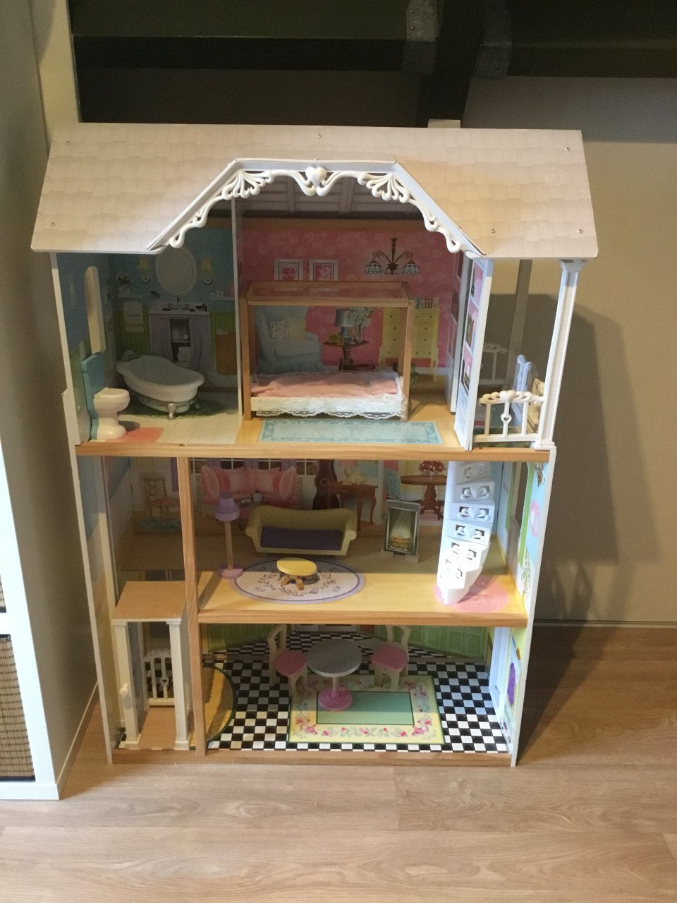 Houten barbiehuis