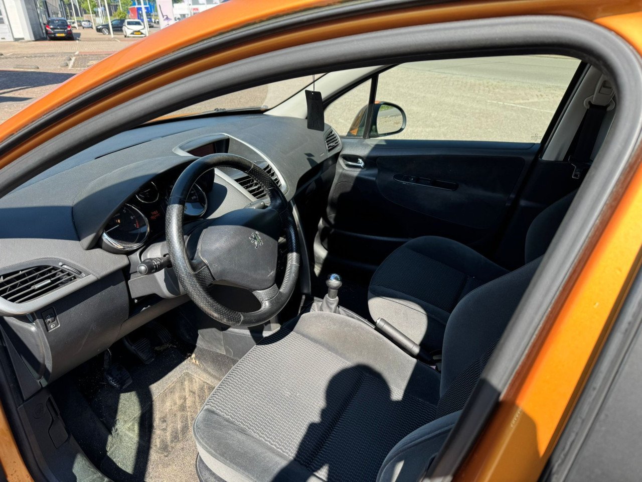 Peugeot 207 bj 2007 1600 euro