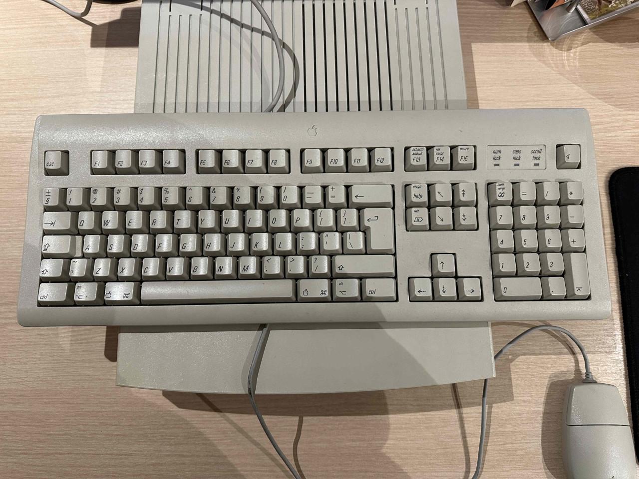 Mactintosh LC475 met RGB monitor