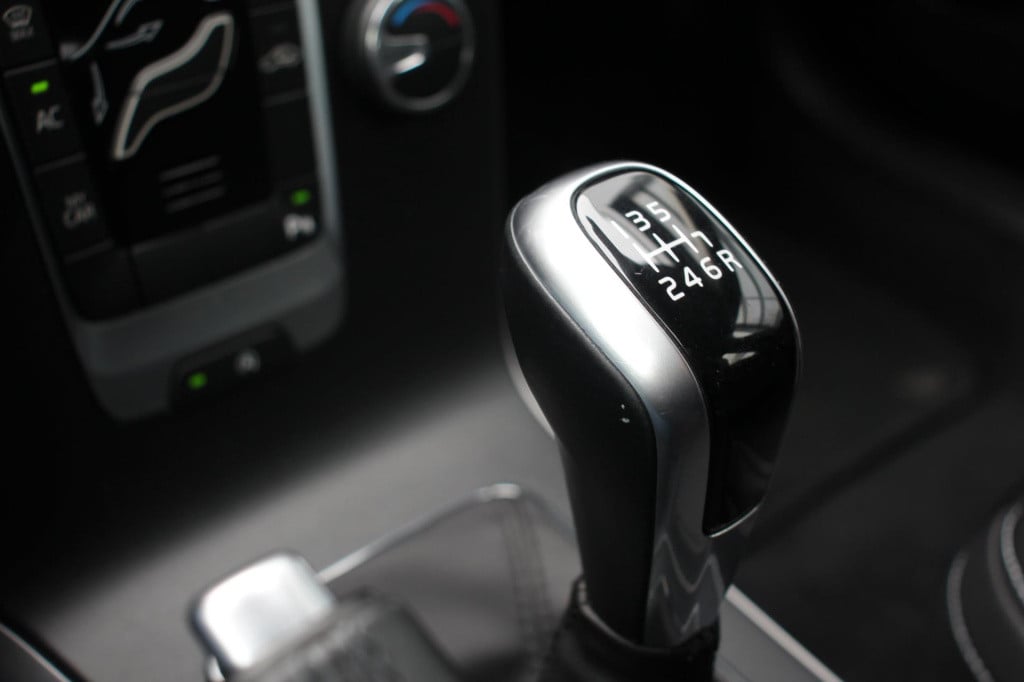 Volvo V40 2.0 t2 momentum - full led - navi - clima - half leder - 1e eig -
