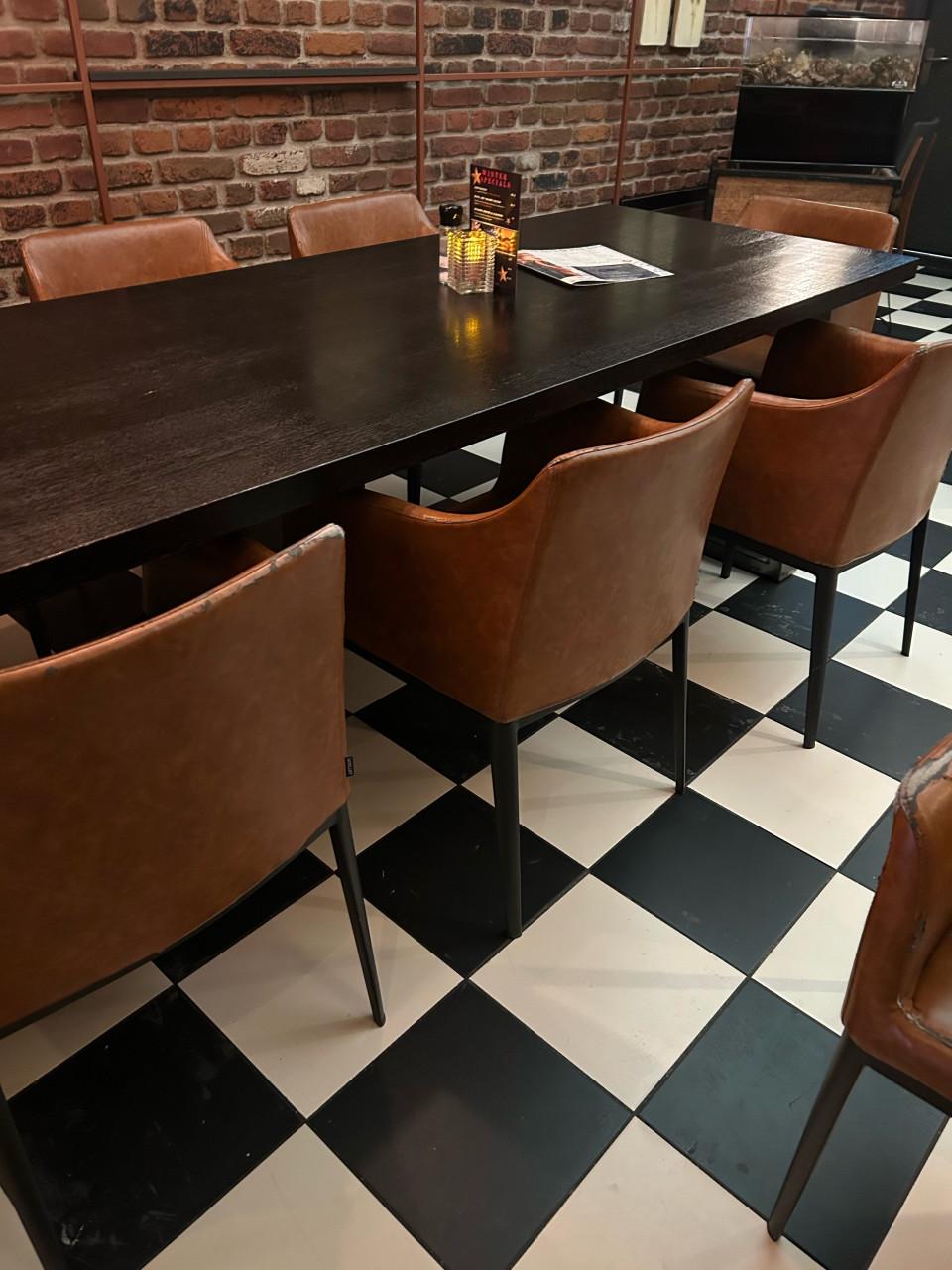 Stoelen met slijtage 10 stuks gratis