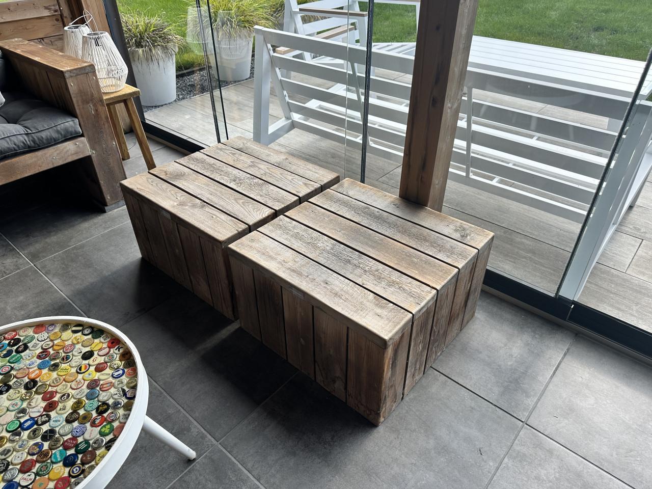 Steigerhouten loungebank + 2 hockers