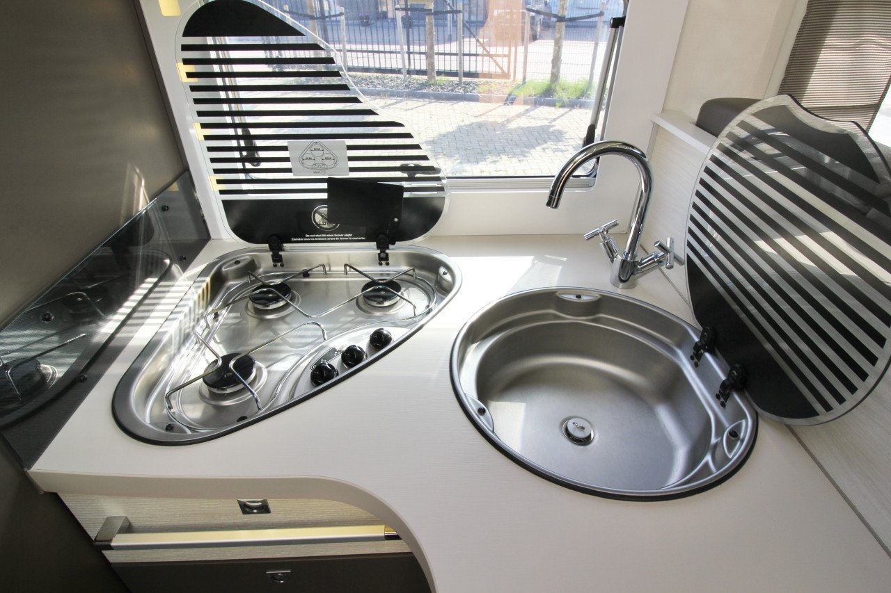 Chausson Welcome 727GA (Lengtebedden+ Electr. hefbed, Als Nieuw!!)