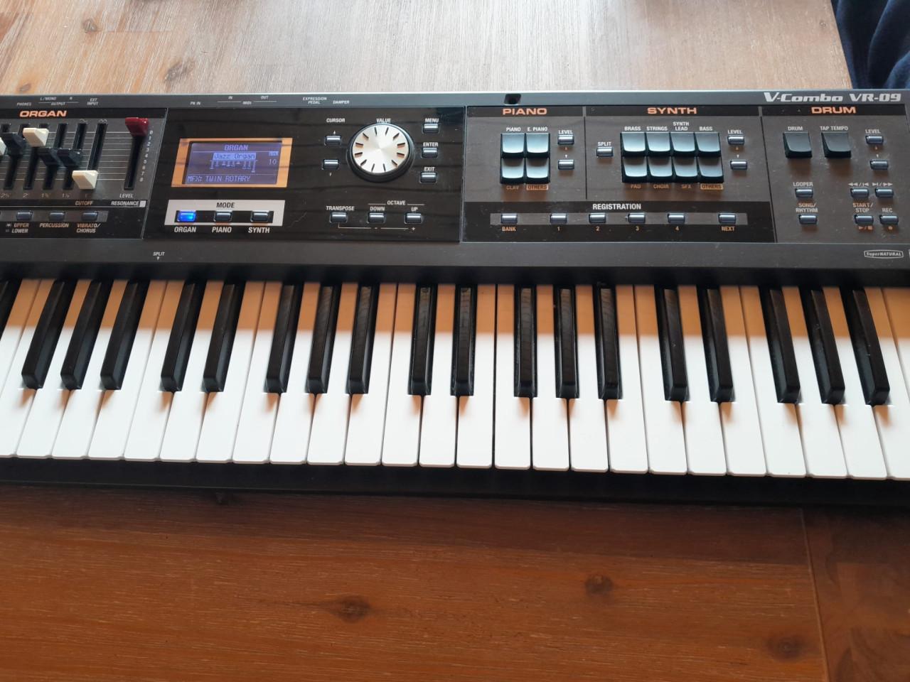 Roland VR-09 Keyboard