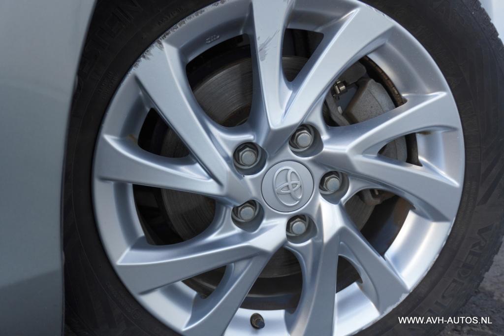 Toyota Auris touring sports 1.8 hybrid lease