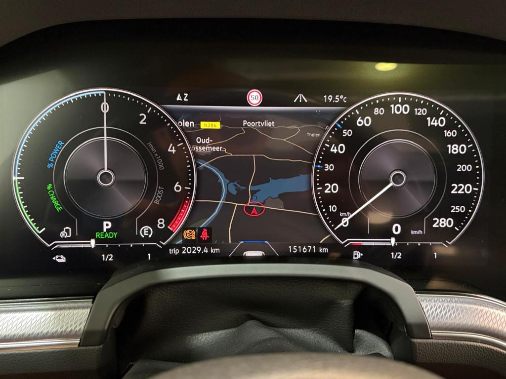 Volkswagen Touareg r 3.0 tsi ehybrid 462pk | luchtvering | pano | trekhaak