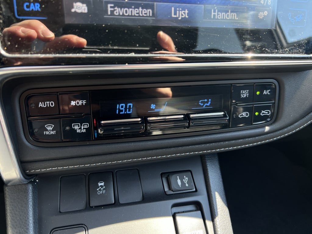 Toyota Auris touring sports 1.8 hybr. trend