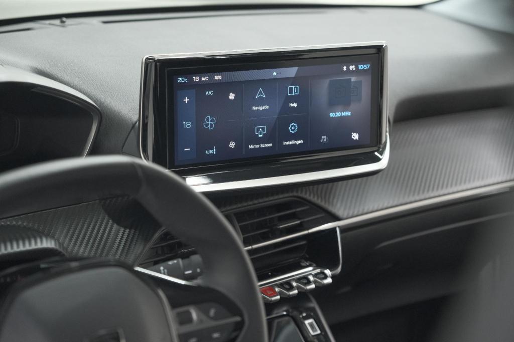 Peugeot 208 puretech 100 allure | parkeersensoren | navigatie | apple carpl