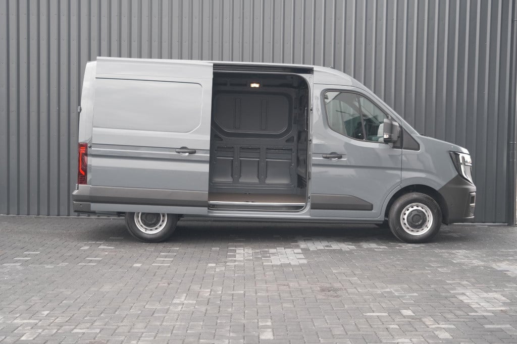 Renault Master t35 2.0 dci 150 l2h2 extra | trekhaak | camera | vloerplaat 
