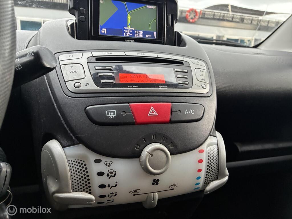 Toyota Aygo 1.0 VVT-i Tomtom Go Airco km116.001 Nap 5Deurs BJ2013
