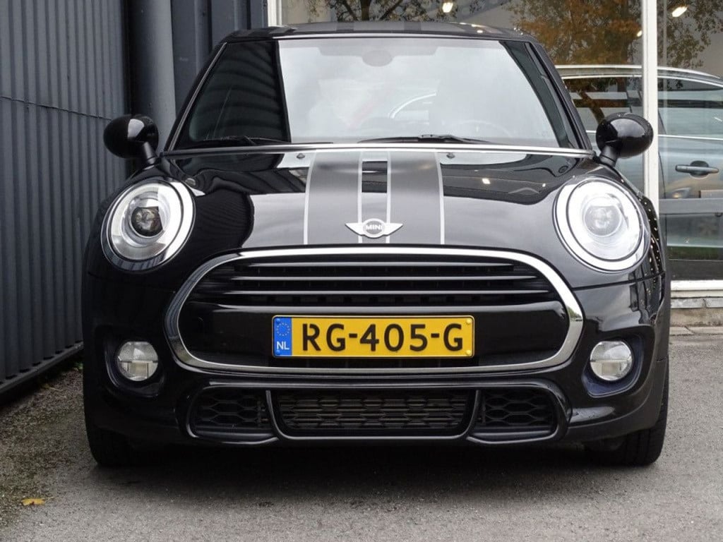 Mini Cooper mini 1.5 serious business automaat | jcw pack | king's cross
