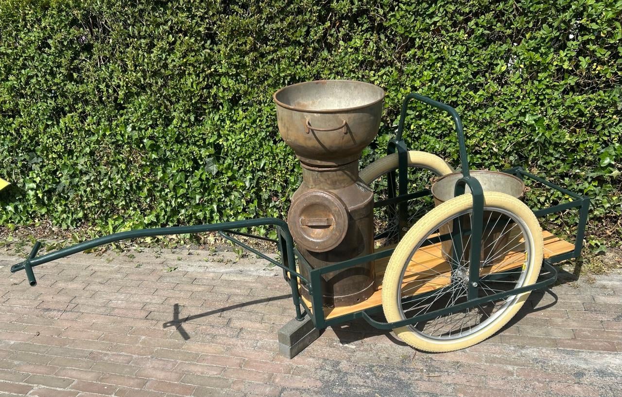 Authentieke melkkar met melkbus,melkfilter en melkemmer 🐄🥛