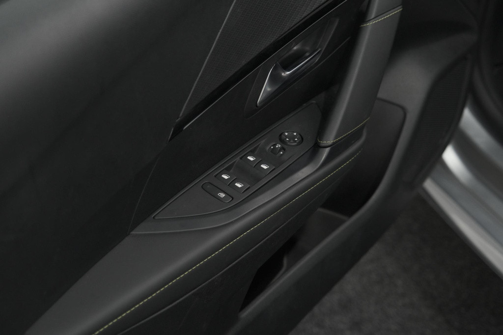 Peugeot 208 puretech 100 gt | camera | navigatie | apple carplay | parkeers