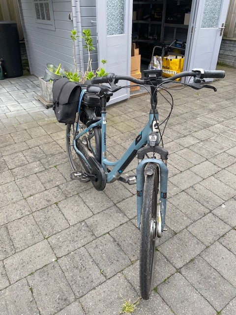 Giant Chill.    Giant Ease E+1 elektrische fiets.  Giant Daily Tour.