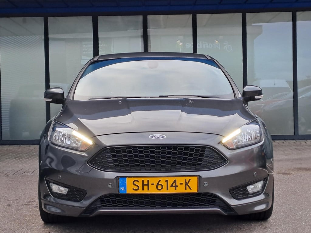 Ford Focus 1.0 st-line | cruise control | trekhaak | 18'' lmv | apple carpl