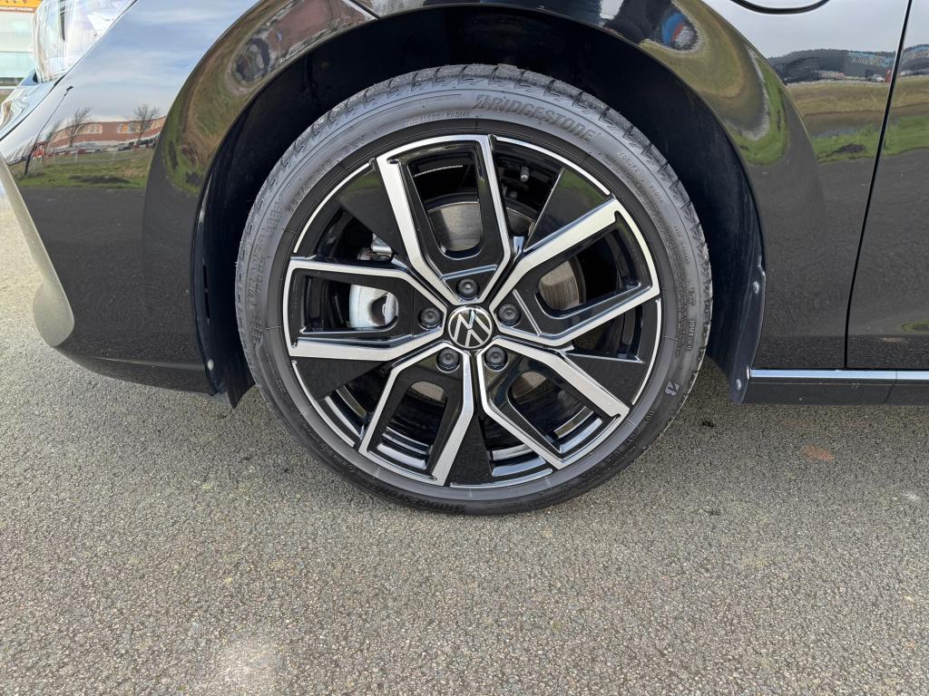 Volkswagen Golf 1.5 ehybrid 50 edition automaat , elektrische voorstoelen, 