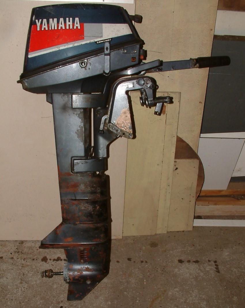 Buitenboord motor Yamaha  8 pk  langstaart 2 takt met onderdelen 20 L tank