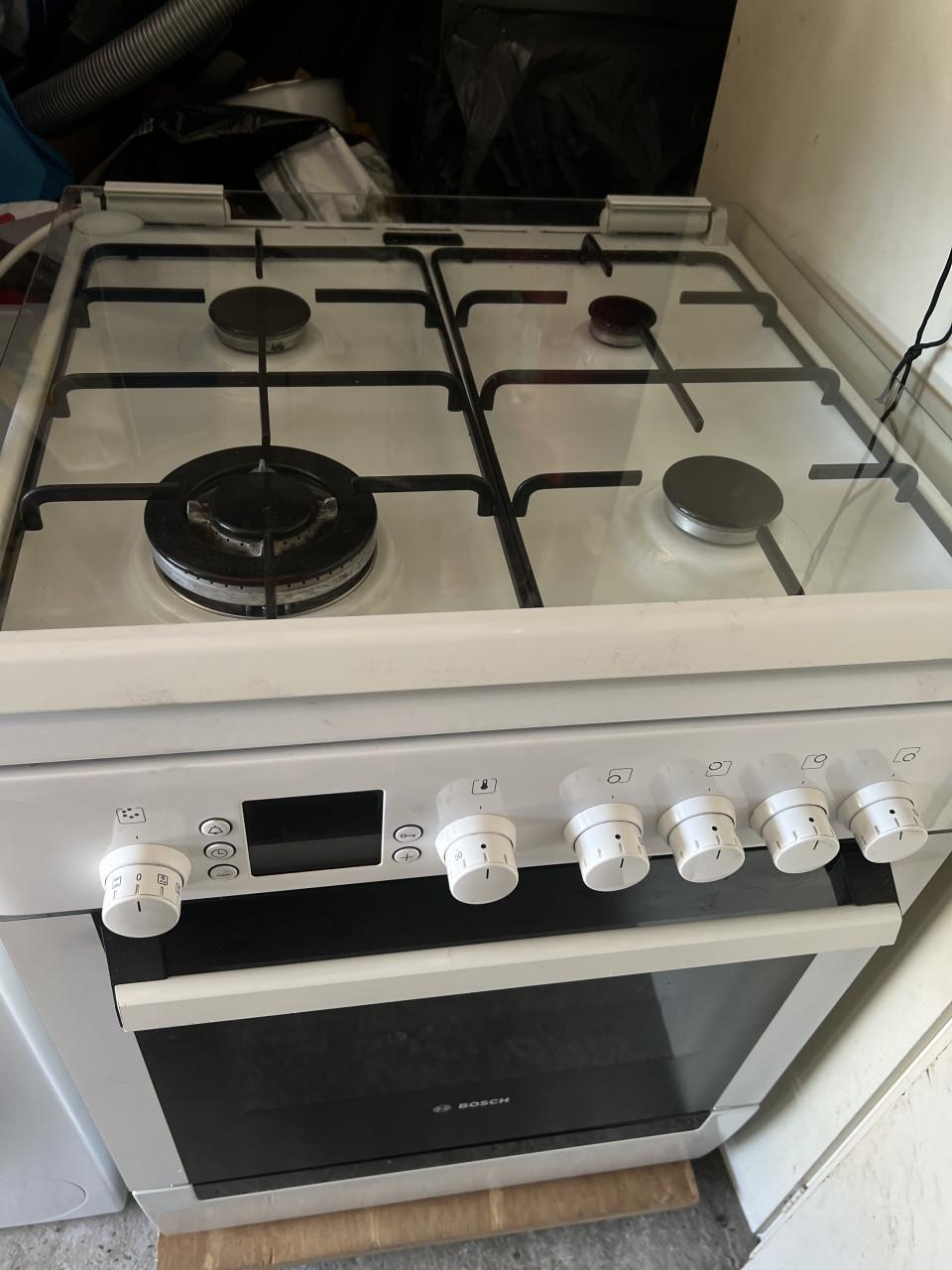 Bosch gasfornuis met elektrisch 3D hetelucht oven 85x60 cm.